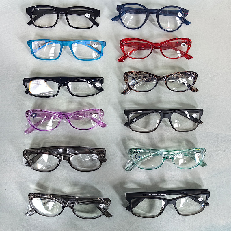 Assorted Reading Glasses Detail 3